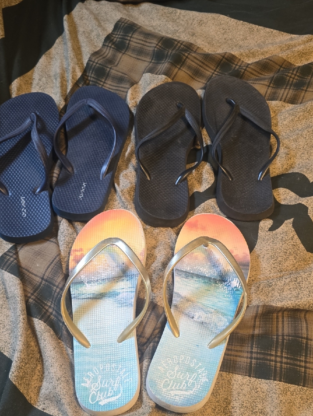 Assorted Flip Flop Bundle - Black, Navy & Sunset Print American Eagle/old Navy 7